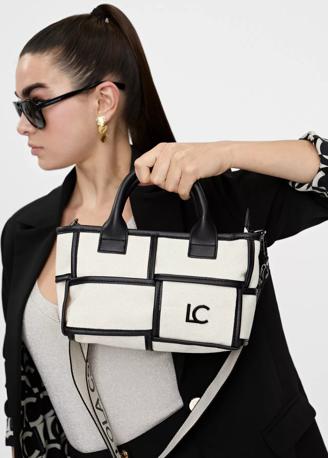 Lola Casademunt Bolso bandolera con detalles a contraste CRUDO-NEGRO Clearance
